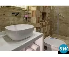 Premier Luxury Stay in Noida for Business - 5